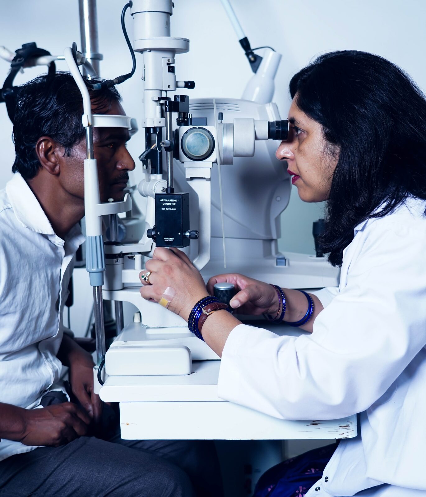 Dr. Anjali Mehta examining a patient at Vasundhara Eye Centre